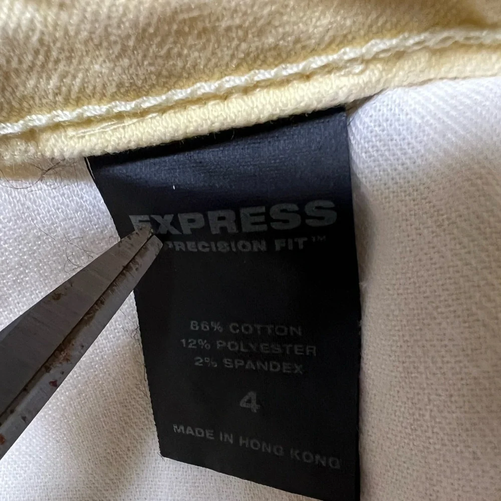 EXPRESS PRECISION FIT PALE YELLOW JEANS  SIZE 4